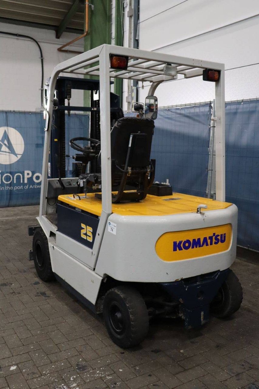 Frontstapler del tipo Komatsu FB25H-1E, Gebrauchtmaschine en Antwerpen (Imagen 4)