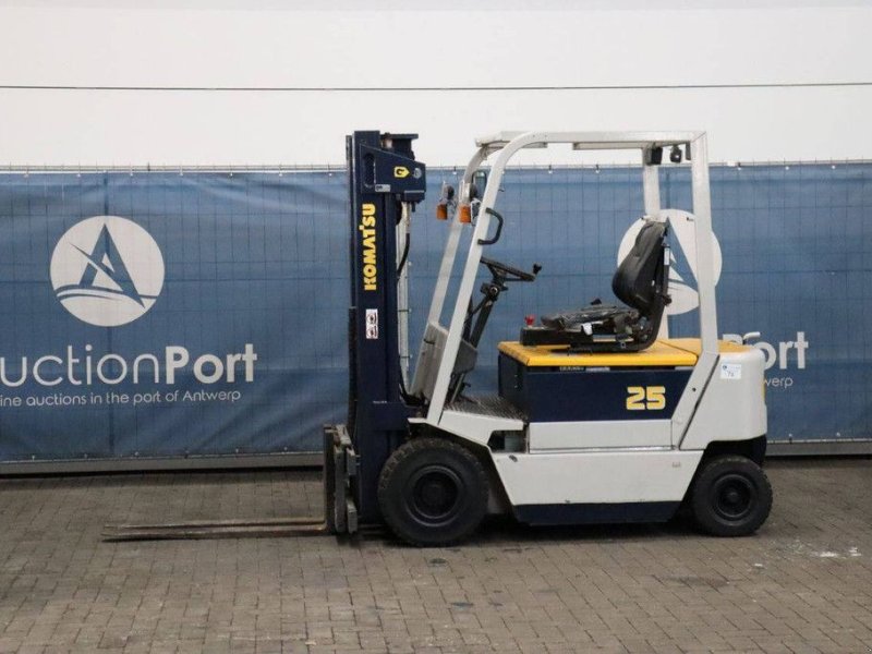Frontstapler del tipo Komatsu FB25H-1E, Gebrauchtmaschine en Antwerpen (Imagen 1)
