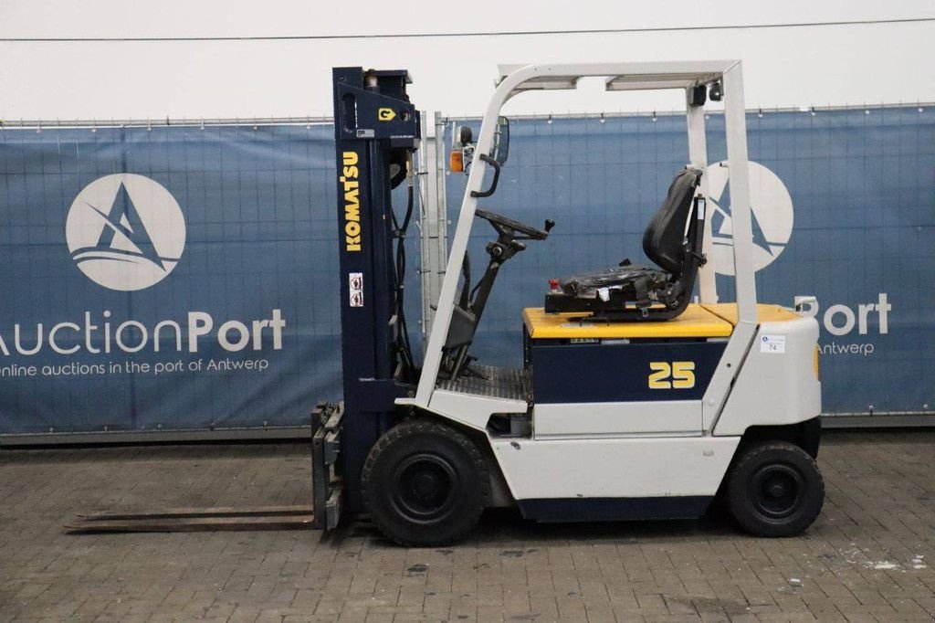Frontstapler del tipo Komatsu FB25H-1E, Gebrauchtmaschine en Antwerpen (Imagen 2)