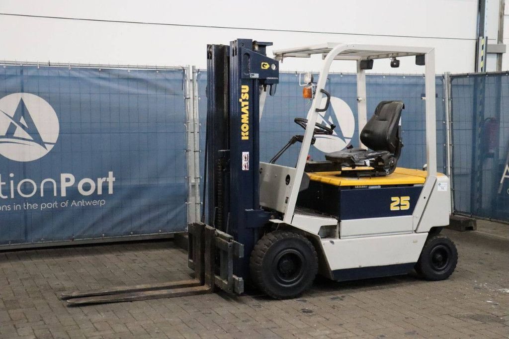 Frontstapler del tipo Komatsu FB25H-1E, Gebrauchtmaschine In Antwerpen (Immagine 10)