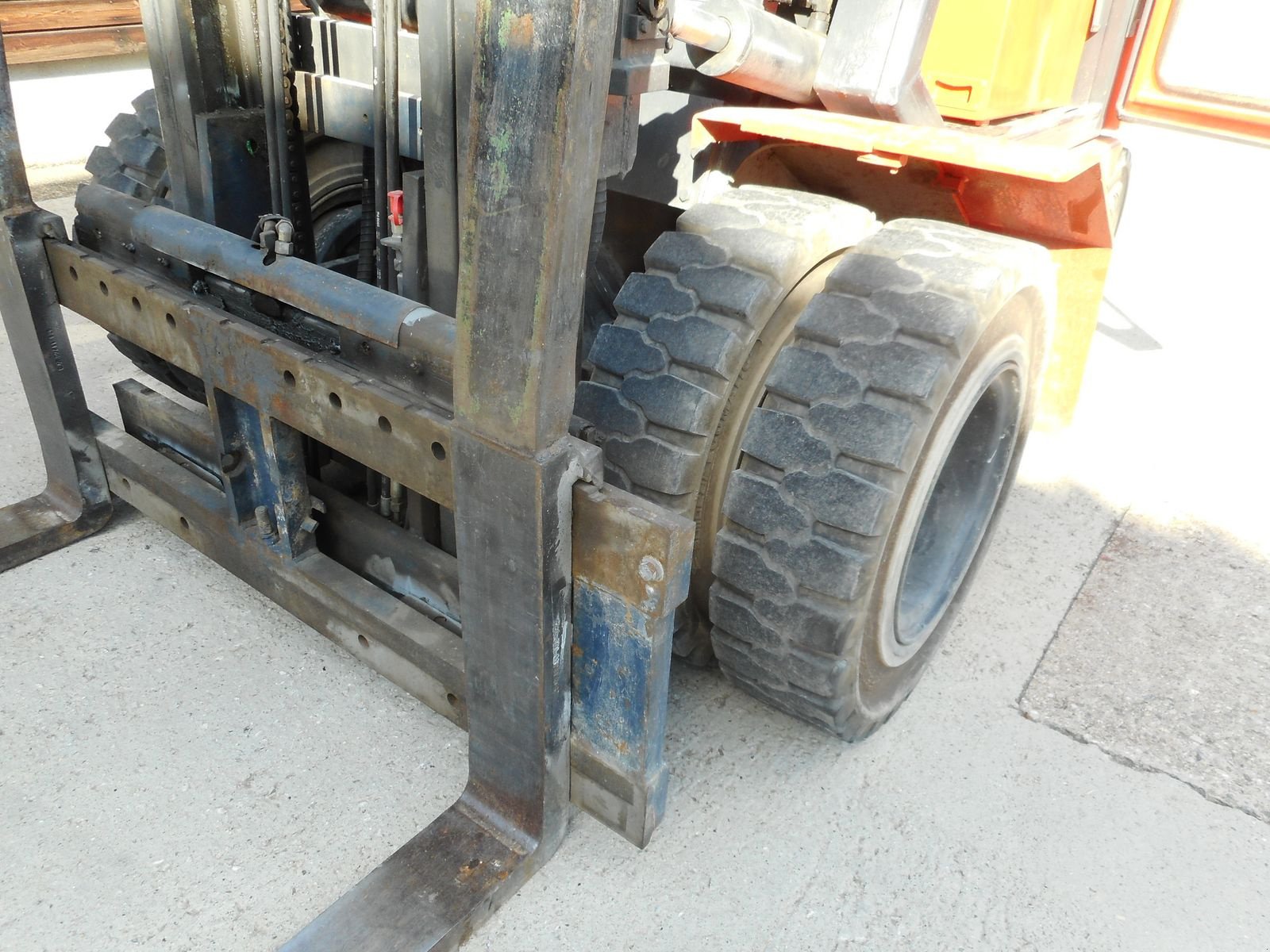 Frontstapler typu Komatsu FD40T-5E mit Zwillingsreifen + SS + 4. Kreis, Gebrauchtmaschine v St. Nikolai ob Draßling (Obrázek 12)