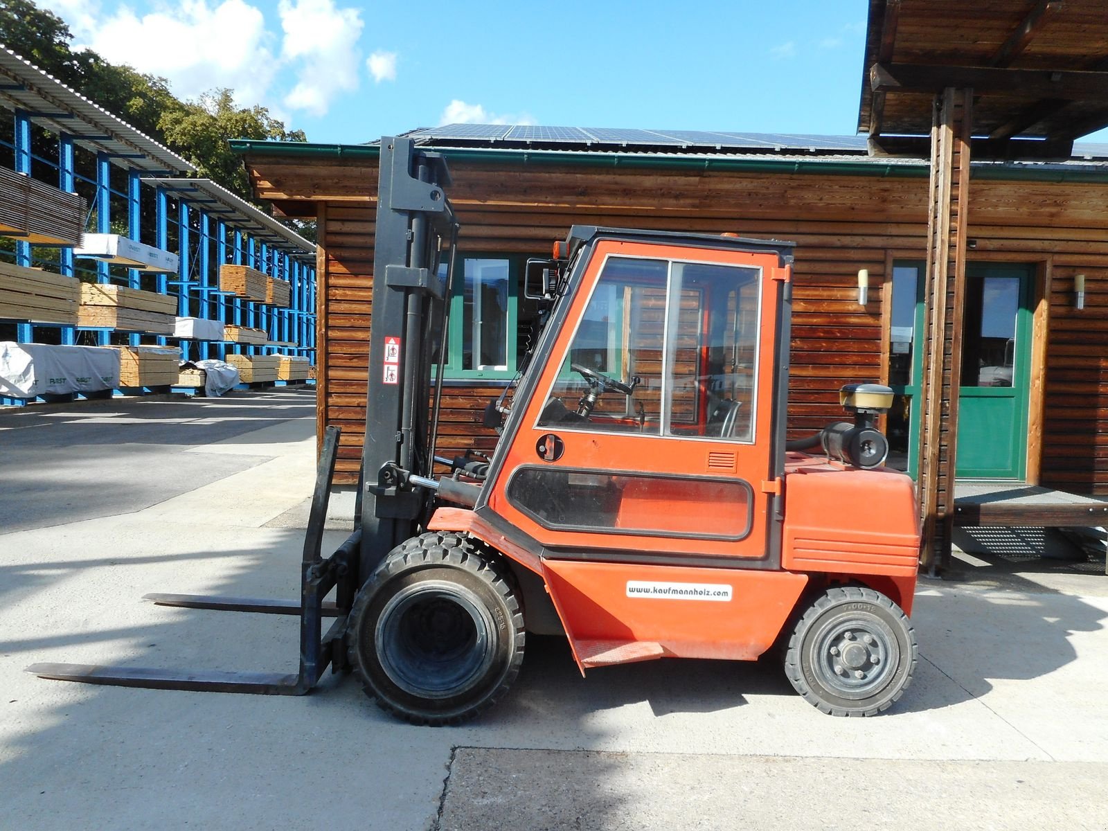 Frontstapler typu Komatsu FD40T-5E mit Zwillingsreifen + SS + 4. Kreis, Gebrauchtmaschine v St. Nikolai ob Draßling (Obrázek 1)