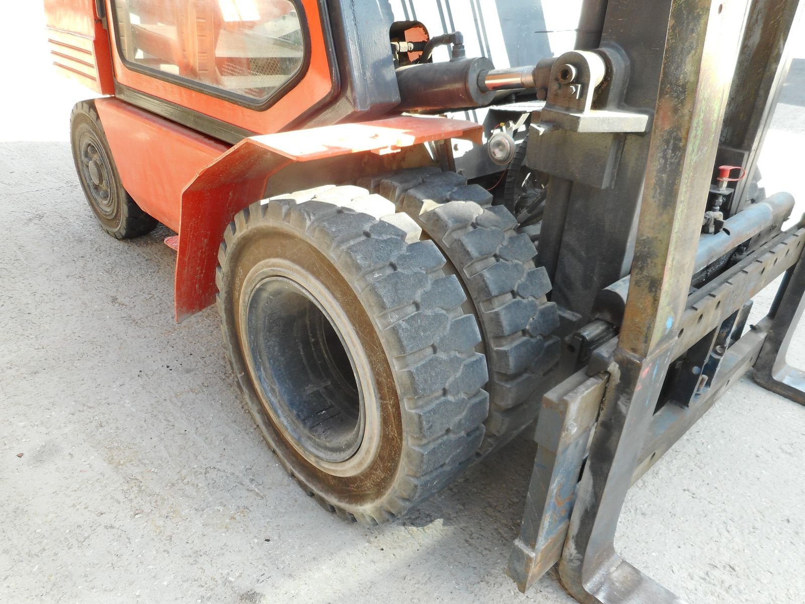 Frontstapler typu Komatsu FD40T-5E mit Zwillingsreifen + SS + 4. Kreis, Gebrauchtmaschine v St. Nikolai ob Draßling (Obrázek 14)