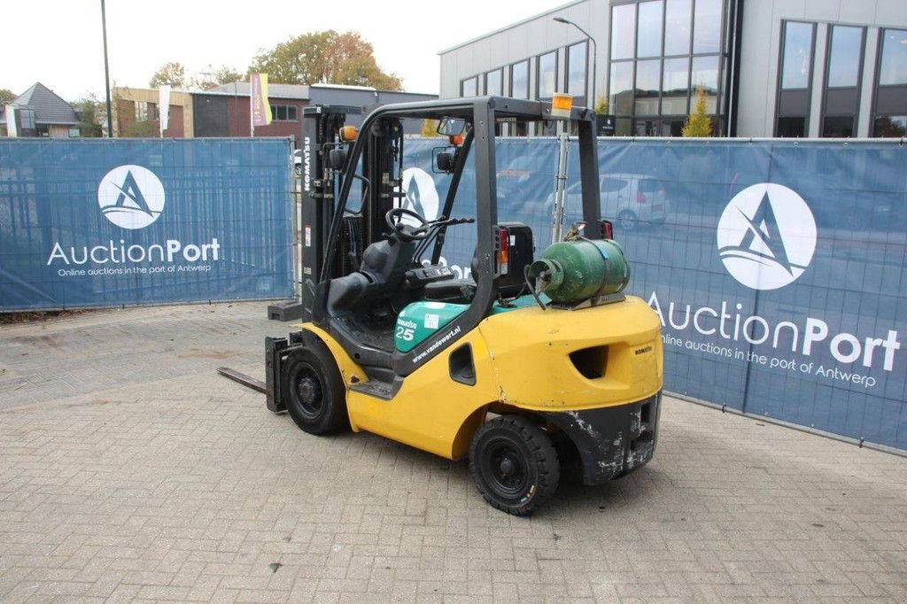 Frontstapler Türe ait Komatsu FG25HT-16, Gebrauchtmaschine içinde Antwerpen (resim 3)