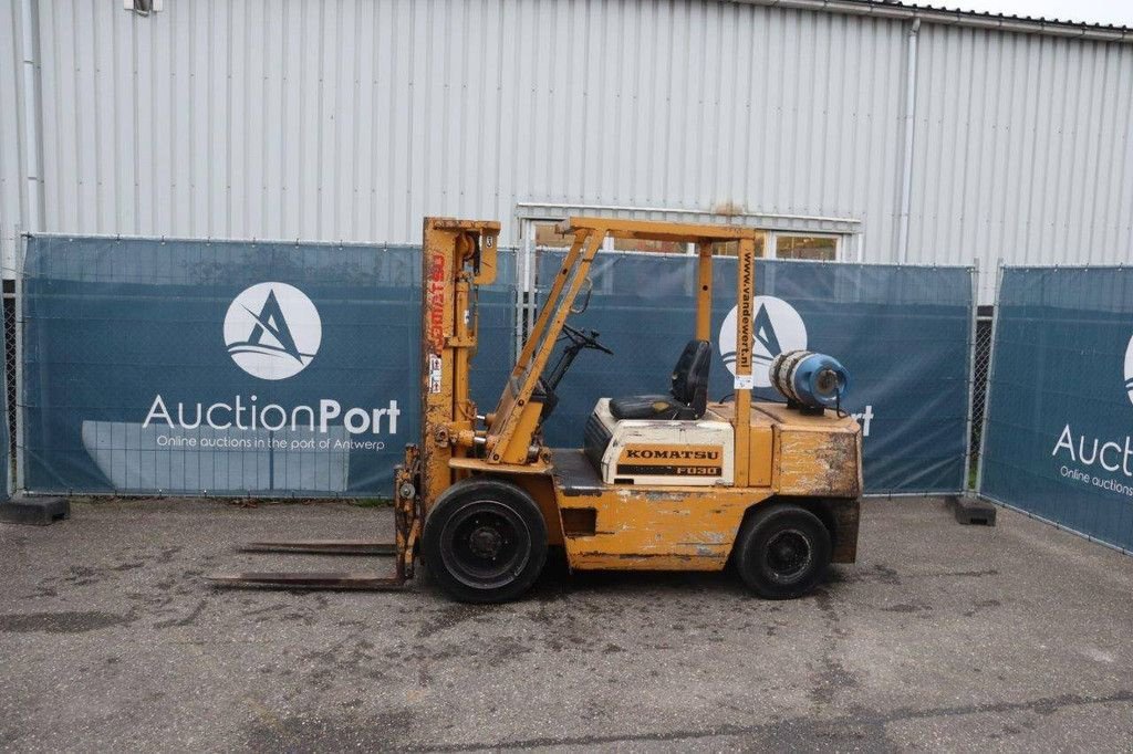 Frontstapler des Typs Komatsu FG30-8, Gebrauchtmaschine in Antwerpen (Bild 1)