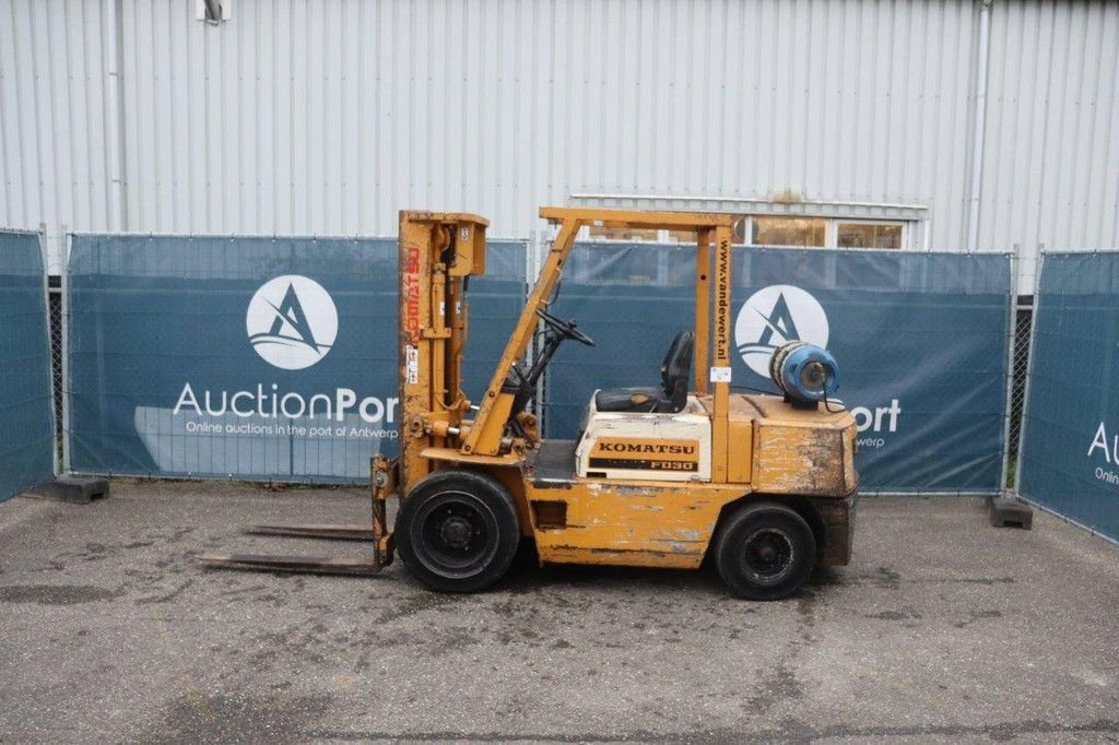 Frontstapler des Typs Komatsu FG30-8, Gebrauchtmaschine in Antwerpen (Bild 2)