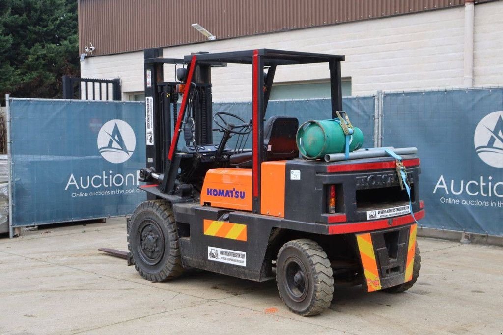 Frontstapler typu Komatsu V045L233, Gebrauchtmaschine v Antwerpen (Obrázok 4)