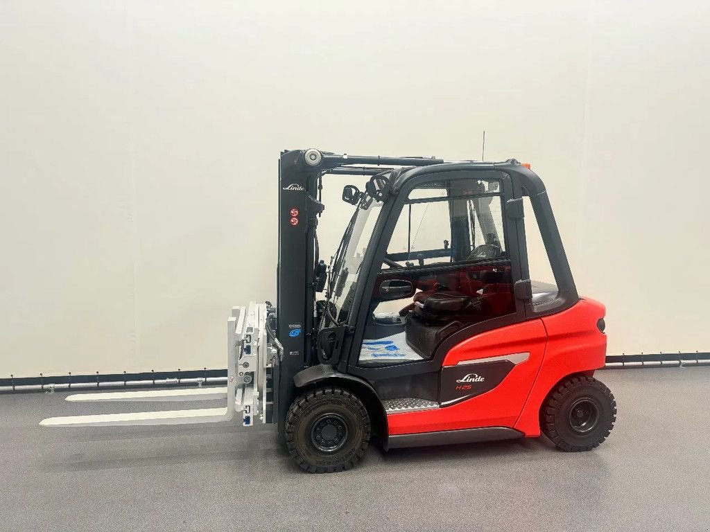 Frontstapler des Typs Linde 1202 H 25 D-01, Neumaschine in Culemborg (Bild 2)