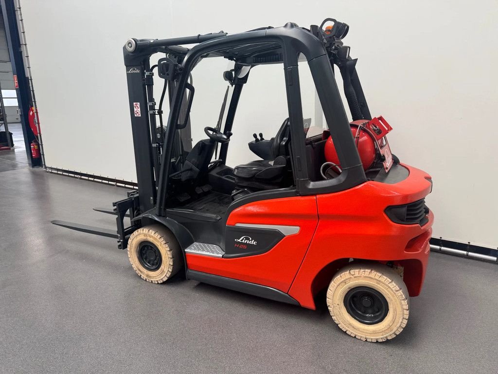 Frontstapler van het type Linde 1202 H 25 T-01, Gebrauchtmaschine in Culemborg (Foto 5)