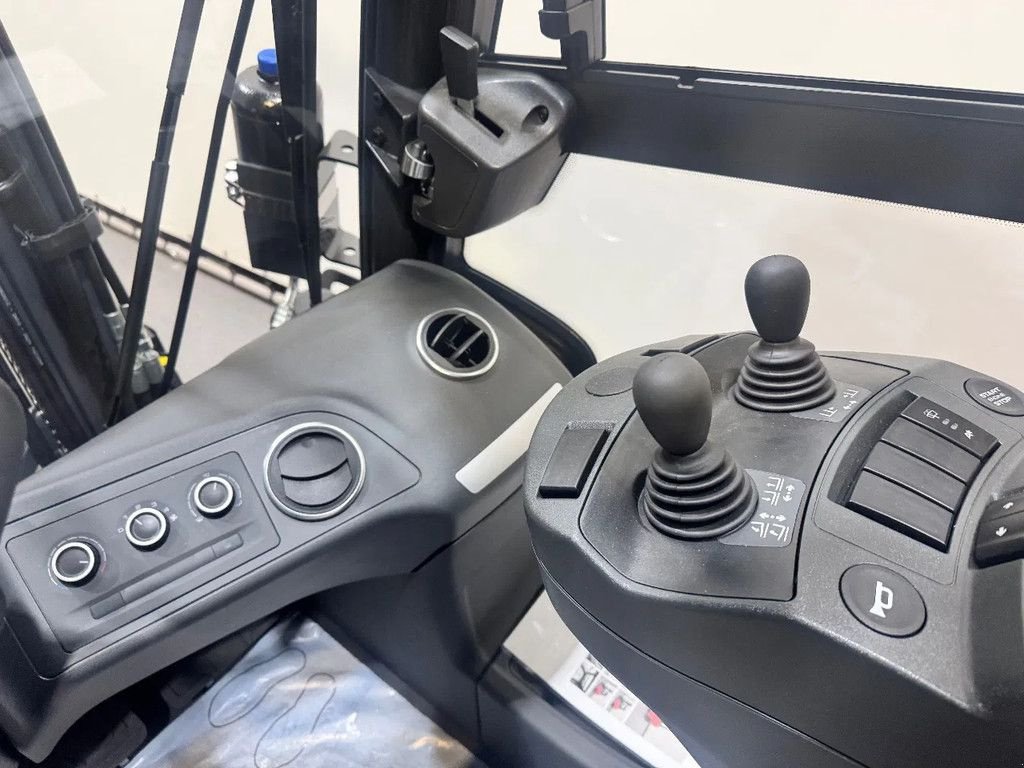 Frontstapler of the type Linde 1202 H 35 D-01 zonder Linker deur, Neumaschine in Culemborg (Picture 11)