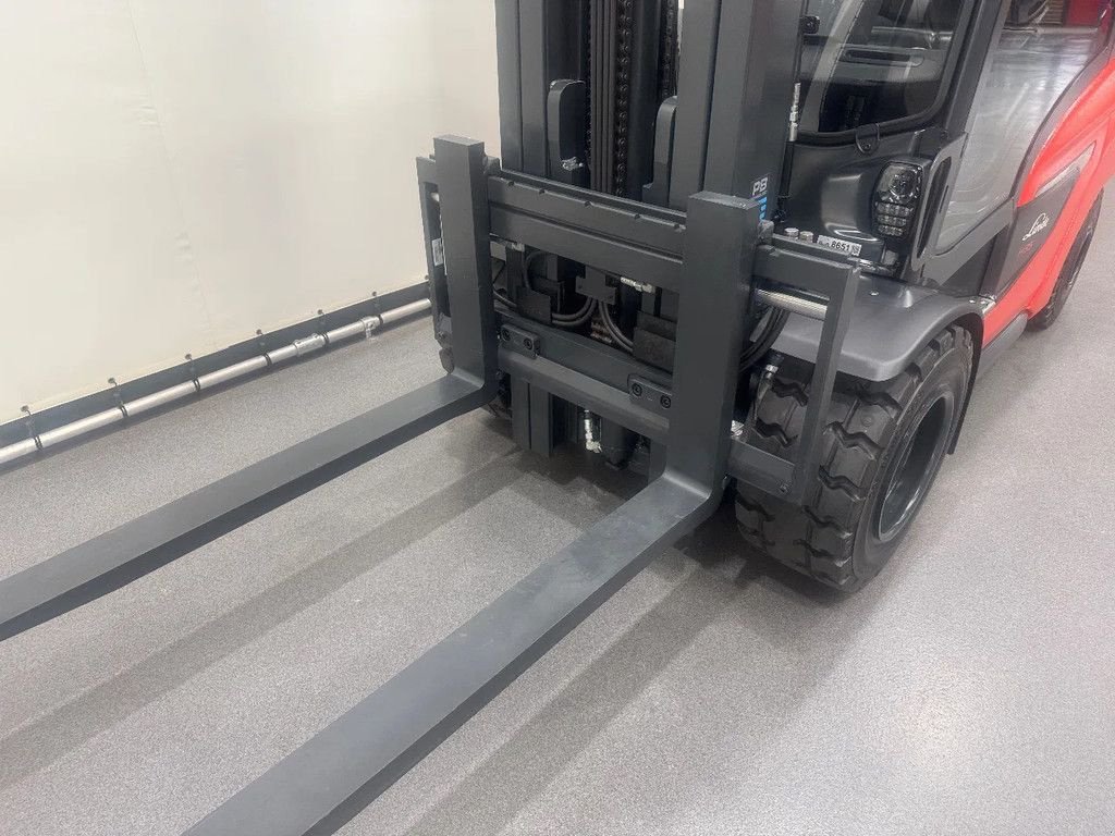 Frontstapler of the type Linde 1202 H 35 D-01, Neumaschine in Culemborg (Picture 11)