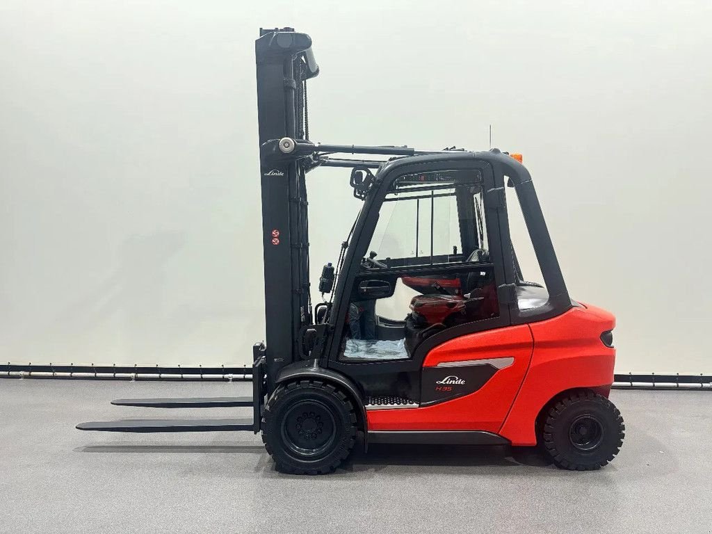 Frontstapler des Typs Linde 1202 H 35 D-01, Neumaschine in Culemborg (Bild 3)