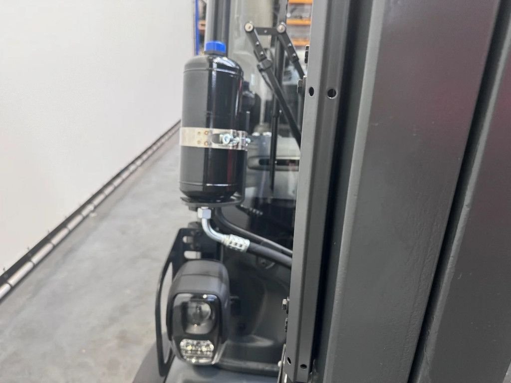 Frontstapler of the type Linde 1202 H 35 D-01, Neumaschine in Culemborg (Picture 11)