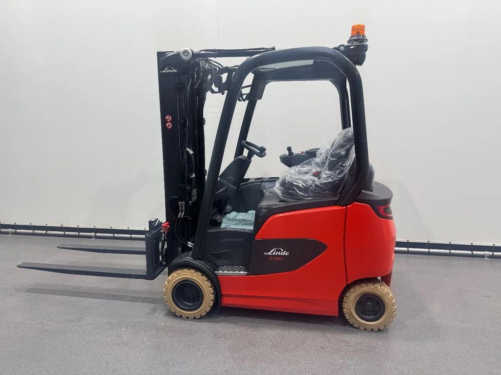 Frontstapler van het type Linde 1251 E 20 PH-01, Neumaschine in Culemborg (Foto 9)