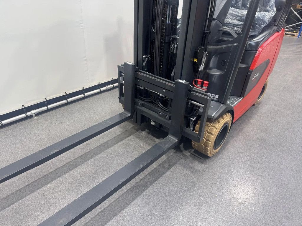 Frontstapler van het type Linde 1251 E 20 PH-01, Neumaschine in Culemborg (Foto 8)