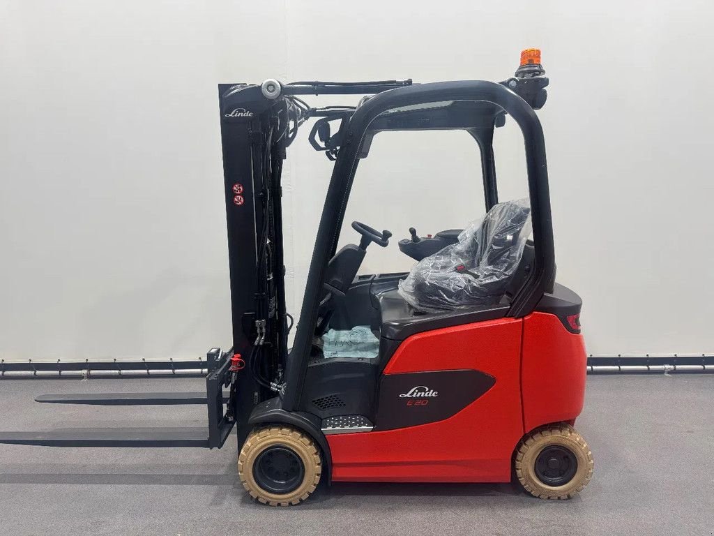 Frontstapler van het type Linde 1251 E 20 PH-01, Neumaschine in Culemborg (Foto 3)