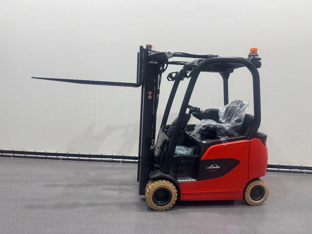 Frontstapler tipa Linde 1251 E 20 PH-01, Neumaschine u Culemborg (Slika 10)