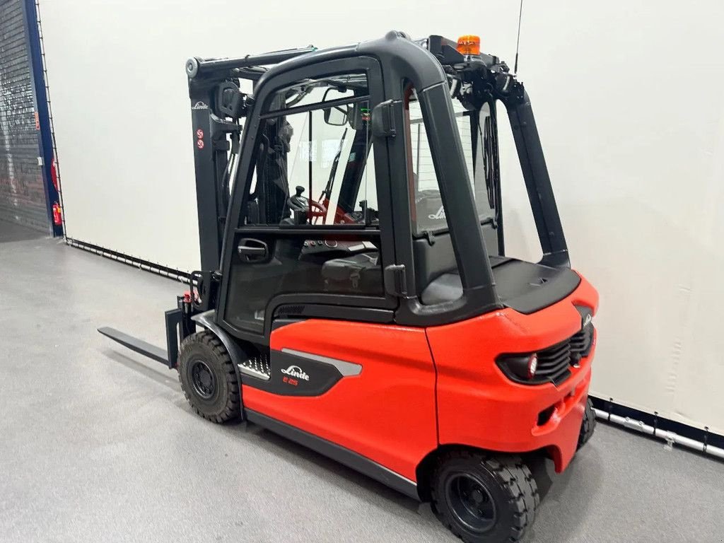 Frontstapler typu Linde 1252 E 25 L-01, Neumaschine v Culemborg (Obrázek 8)