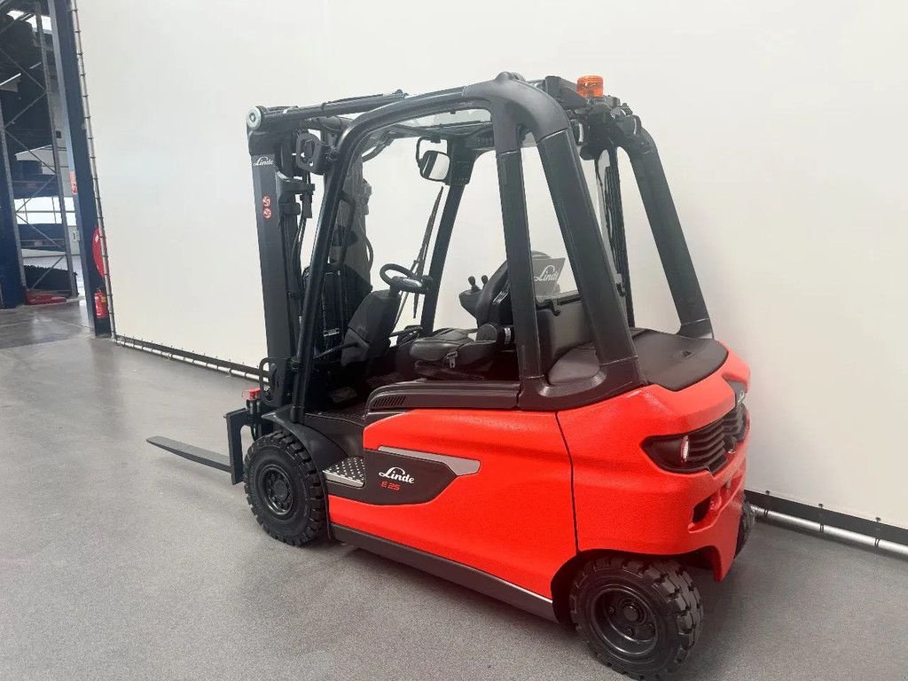 Frontstapler του τύπου Linde 1252 E 25 L-01, Neumaschine σε Culemborg (Φωτογραφία 7)