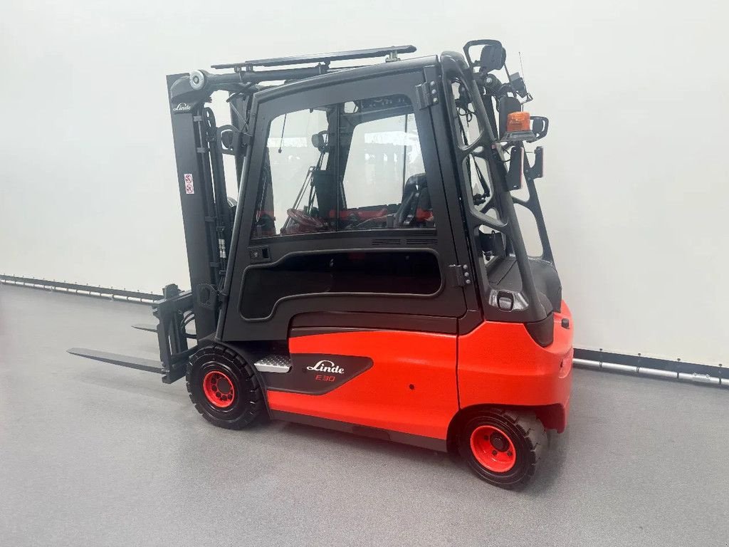 Frontstapler of the type Linde 378 E 30 L-01 inclusief nieuwe tractie batterij, Gebrauchtmaschine in Culemborg (Picture 3)