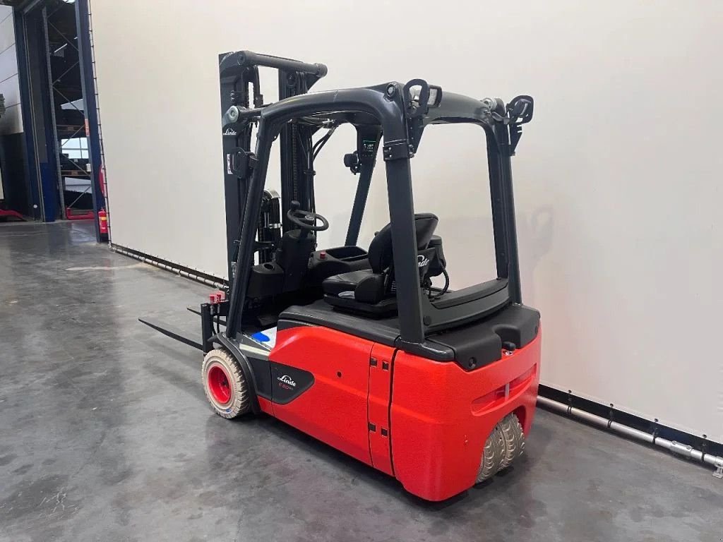 Frontstapler of the type Linde 386-02 E 20 L-02, Neumaschine in Culemborg (Picture 7)