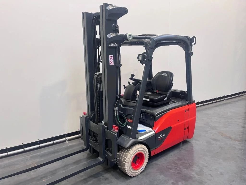 Frontstapler of the type Linde 386-02 E 20 L-02, Neumaschine in Culemborg (Picture 5)