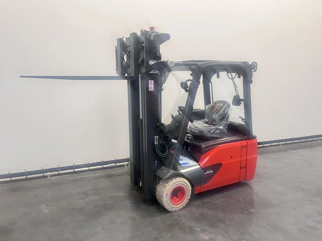 Frontstapler del tipo Linde 386-02 E 20 L-02, Neumaschine In Culemborg (Immagine 11)