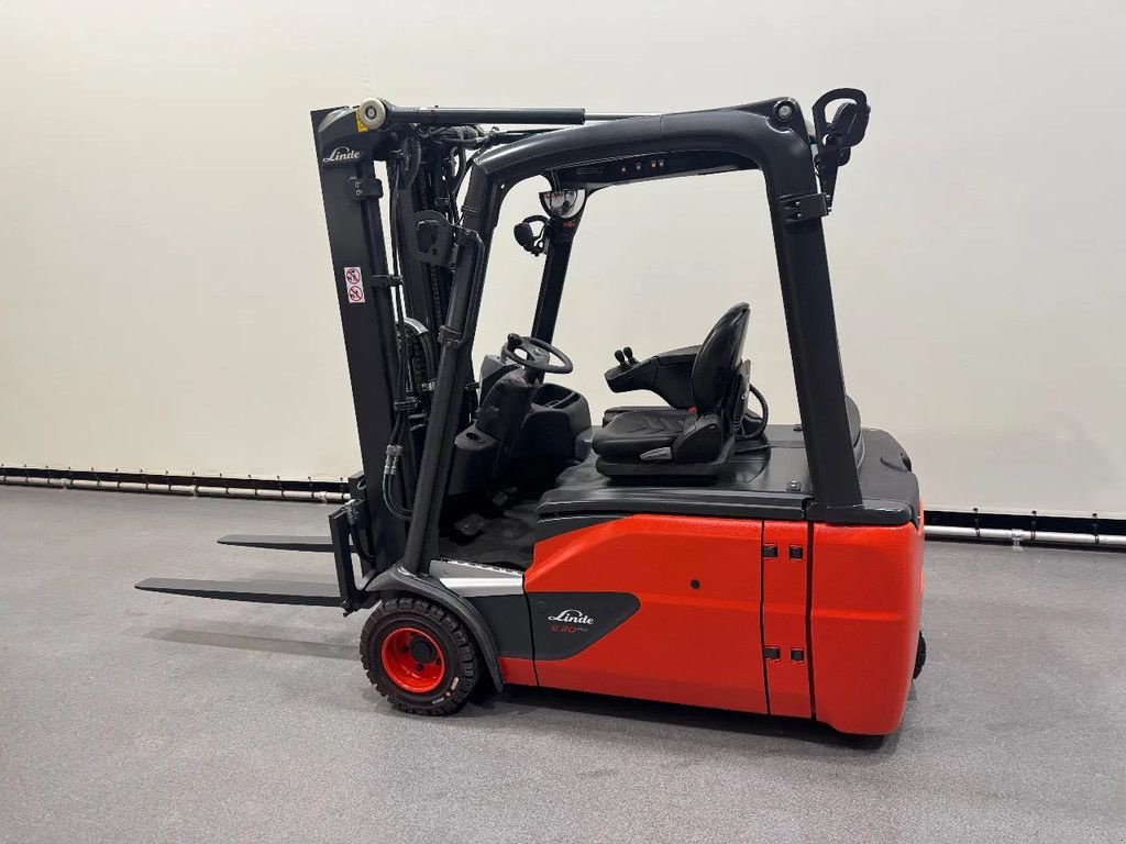 Frontstapler typu Linde 386 E 20 L-02, Gebrauchtmaschine v Culemborg (Obrázek 8)