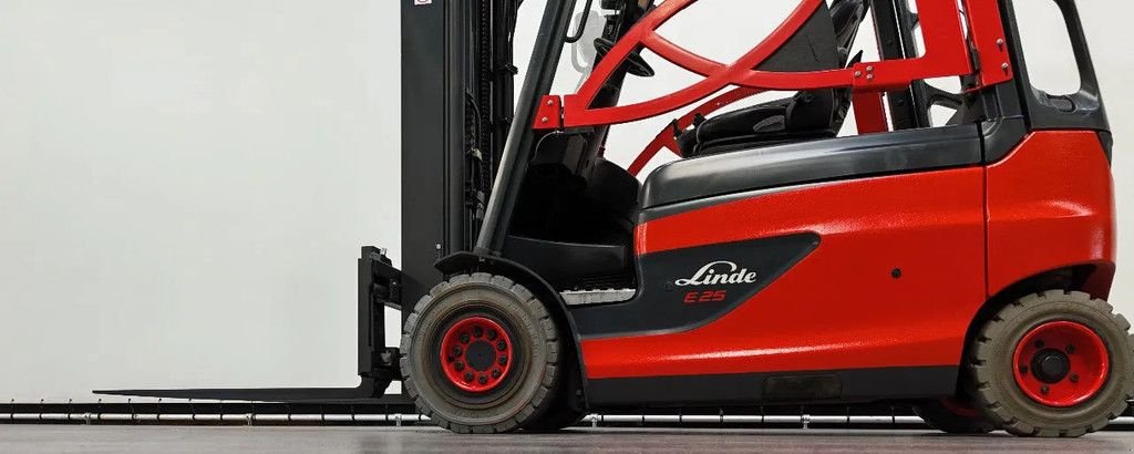 Frontstapler of the type Linde 387 E 25 L-01 Inclusief nieuwe accu, Gebrauchtmaschine in Culemborg (Picture 2)