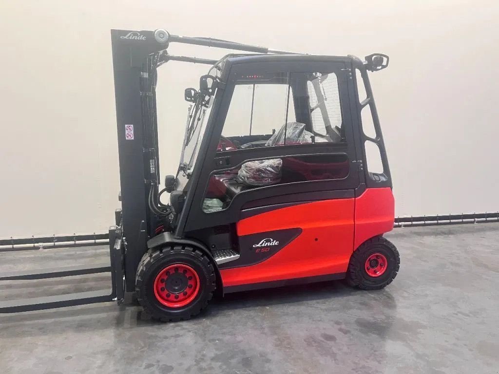 Frontstapler of the type Linde 388 E 50 HL-01/600, Neumaschine in Culemborg (Picture 7)