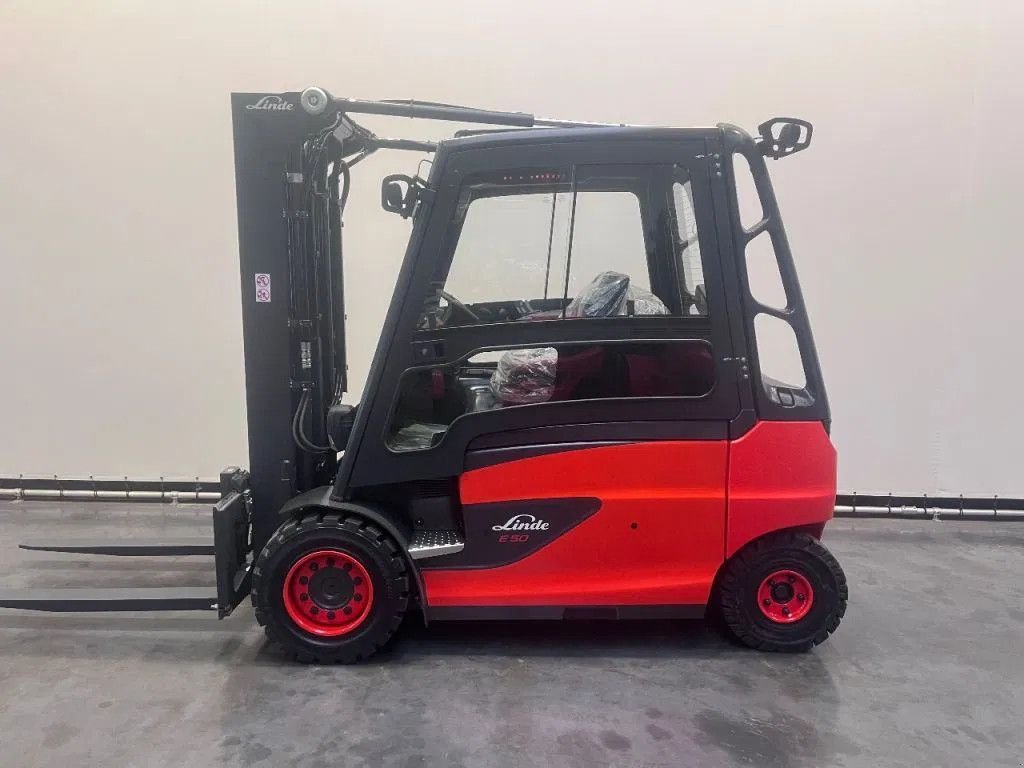 Frontstapler of the type Linde 388 E 50 HL-01/600, Neumaschine in Culemborg (Picture 2)