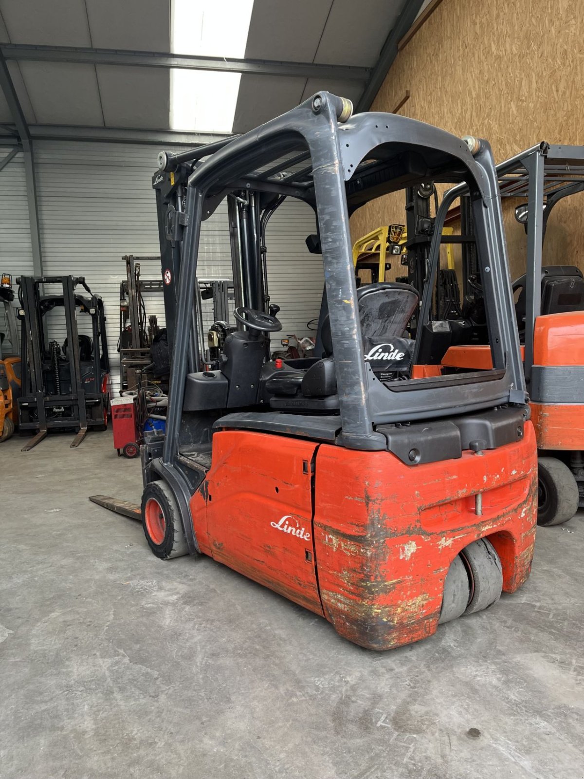 Frontstapler del tipo Linde E 18-01, Gebrauchtmaschine In Etten Leur (Immagine 4)