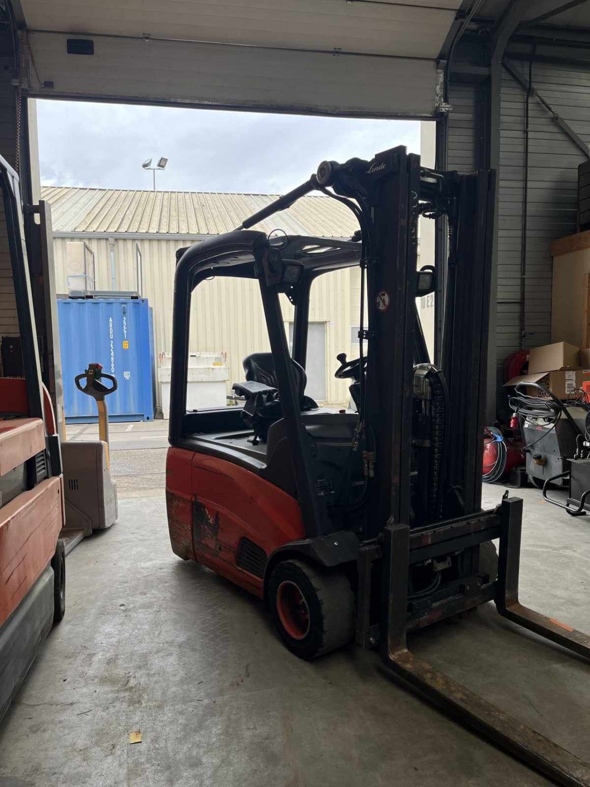 Frontstapler del tipo Linde E 18-01, Gebrauchtmaschine In Etten Leur (Immagine 2)