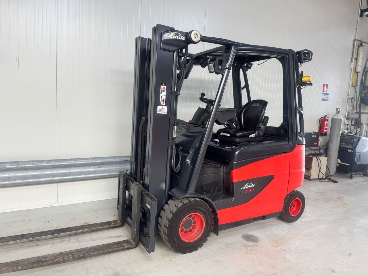 Frontstapler του τύπου Linde E 30-02/600, Gebrauchtmaschine σε Vianen (Φωτογραφία 2)