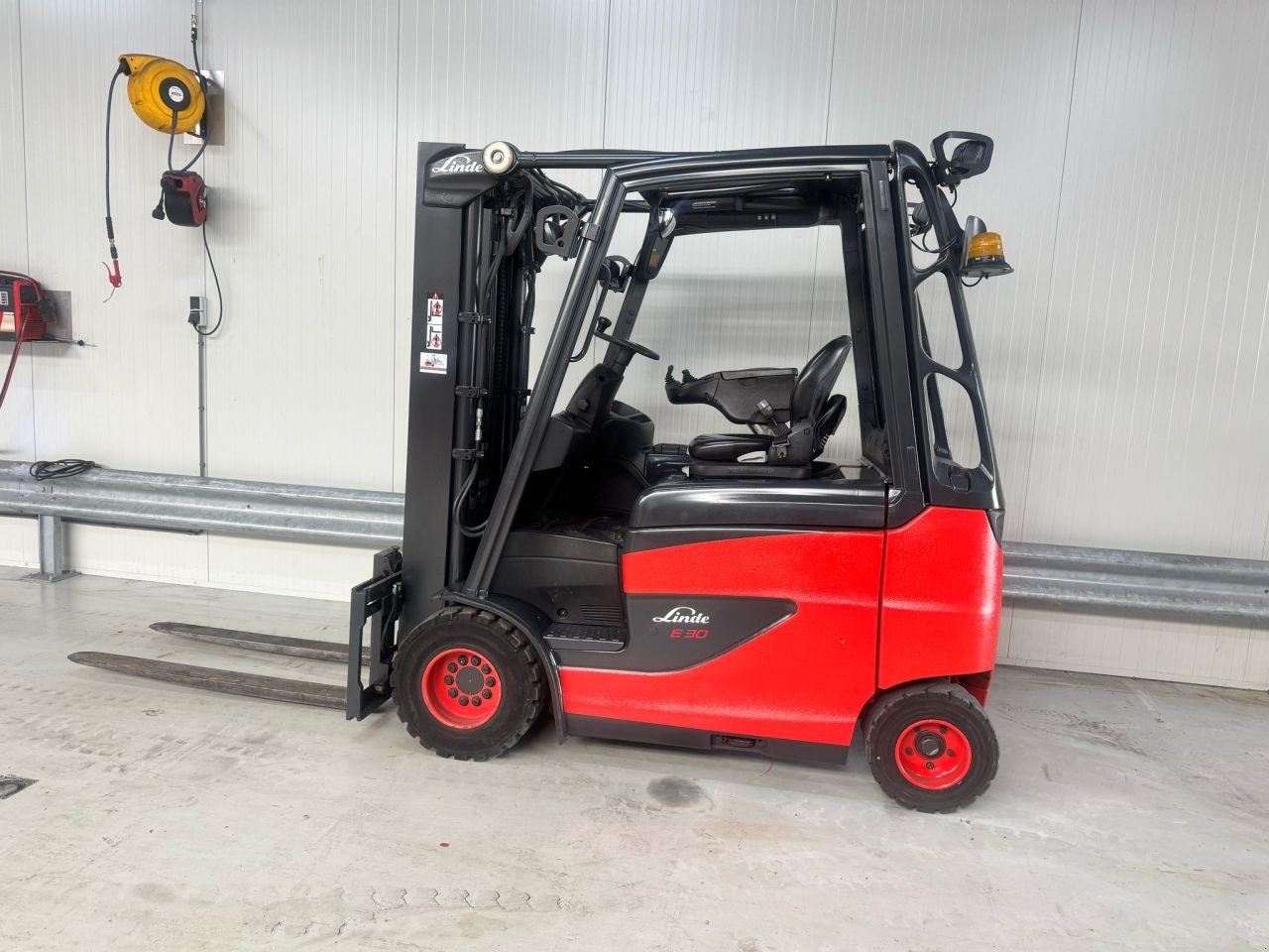 Frontstapler του τύπου Linde E 30-02/600, Gebrauchtmaschine σε Vianen (Φωτογραφία 1)