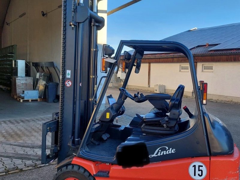 Frontstapler des Typs Linde E 30-02, Gebrauchtmaschine in Neumarkt Sankt Veit (Bild 1)