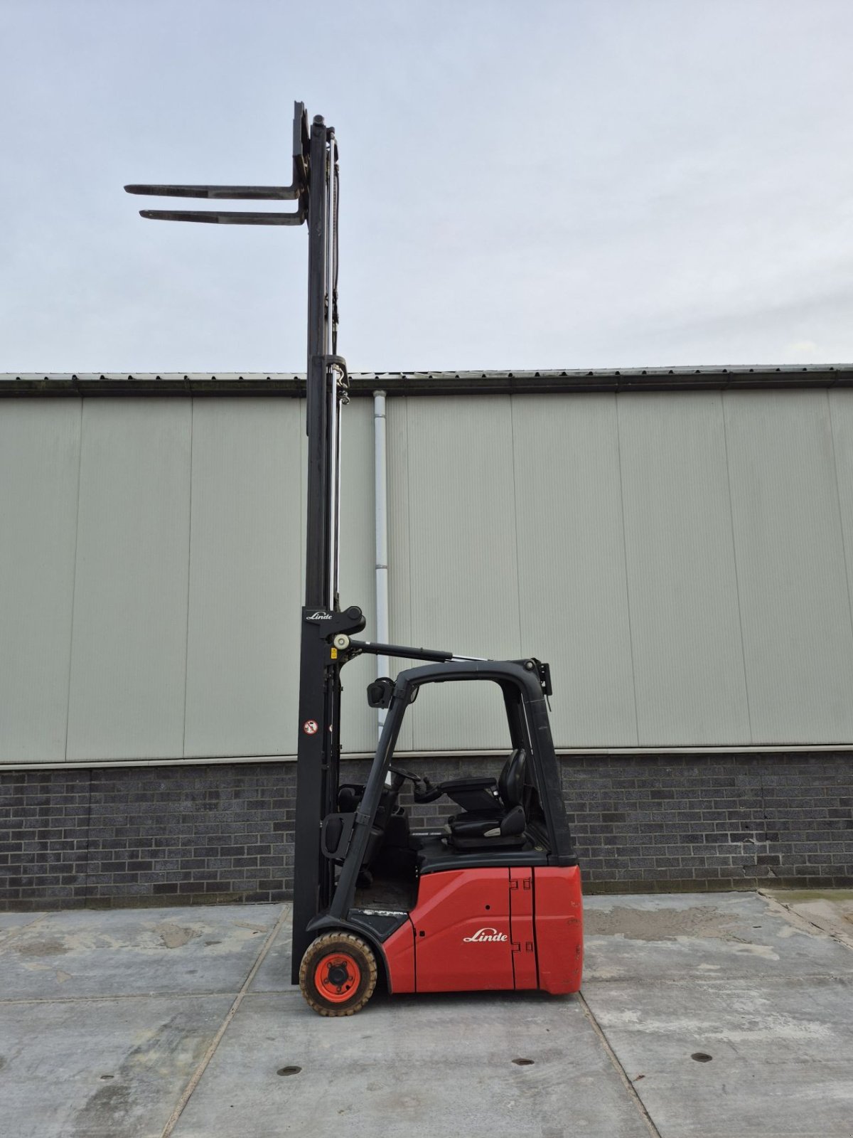 Frontstapler del tipo Linde E15-01, Gebrauchtmaschine In Biddinghuizen (Immagine 9)