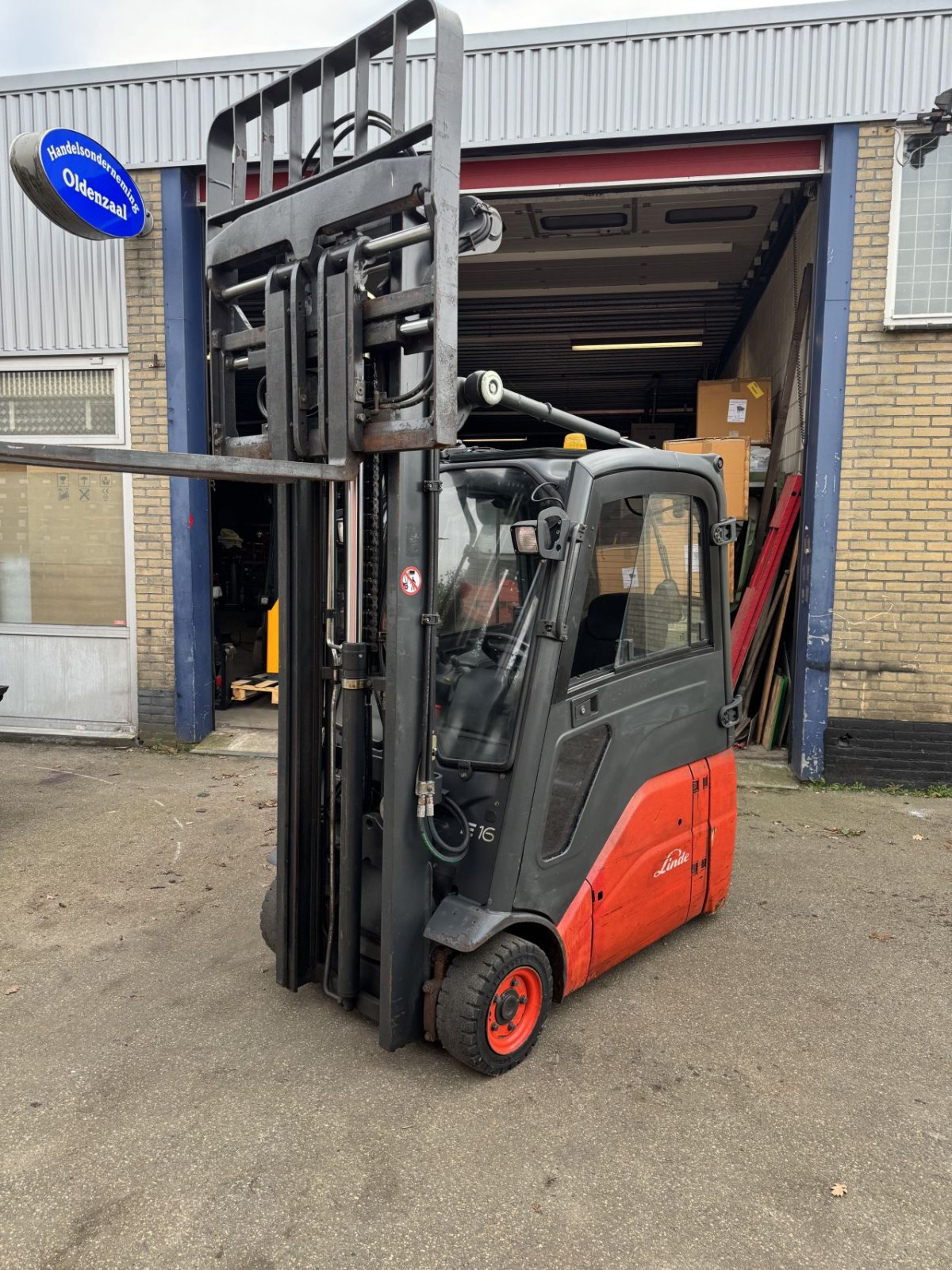 Frontstapler del tipo Linde E16-01 386, Gebrauchtmaschine In Oldenzaal (Immagine 1)
