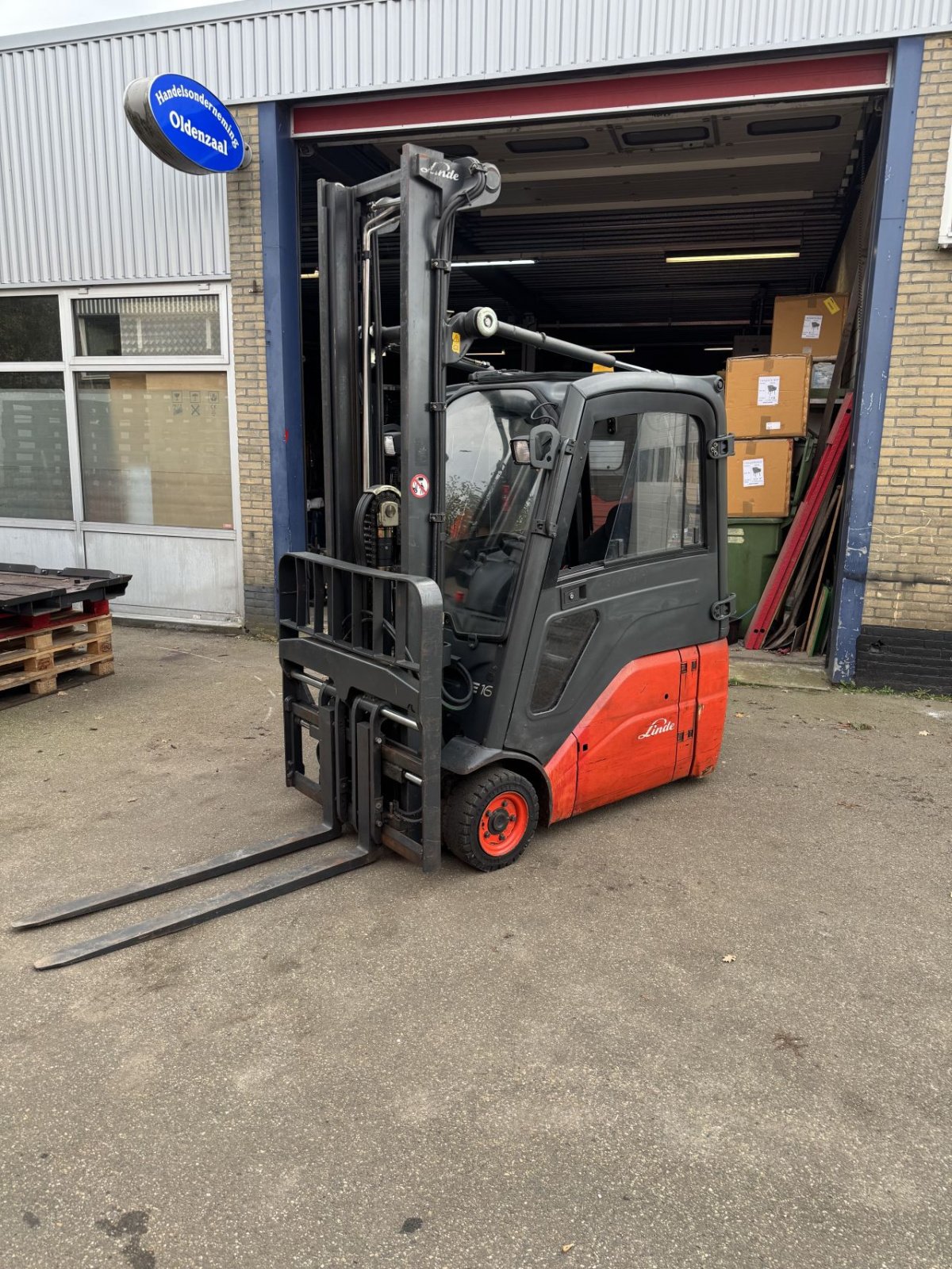 Frontstapler del tipo Linde E16-01 386, Gebrauchtmaschine In Oldenzaal (Immagine 4)