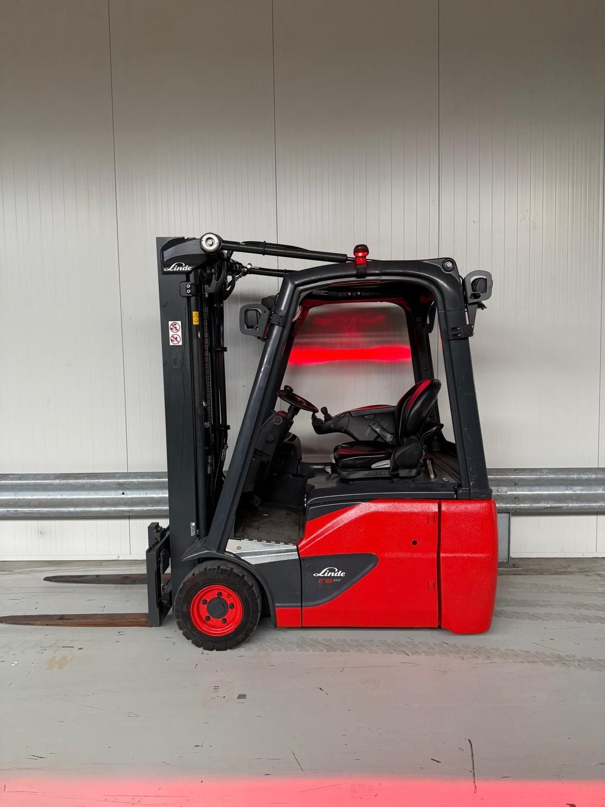 Frontstapler του τύπου Linde E16-02, Gebrauchtmaschine σε Vianen (Φωτογραφία 1)