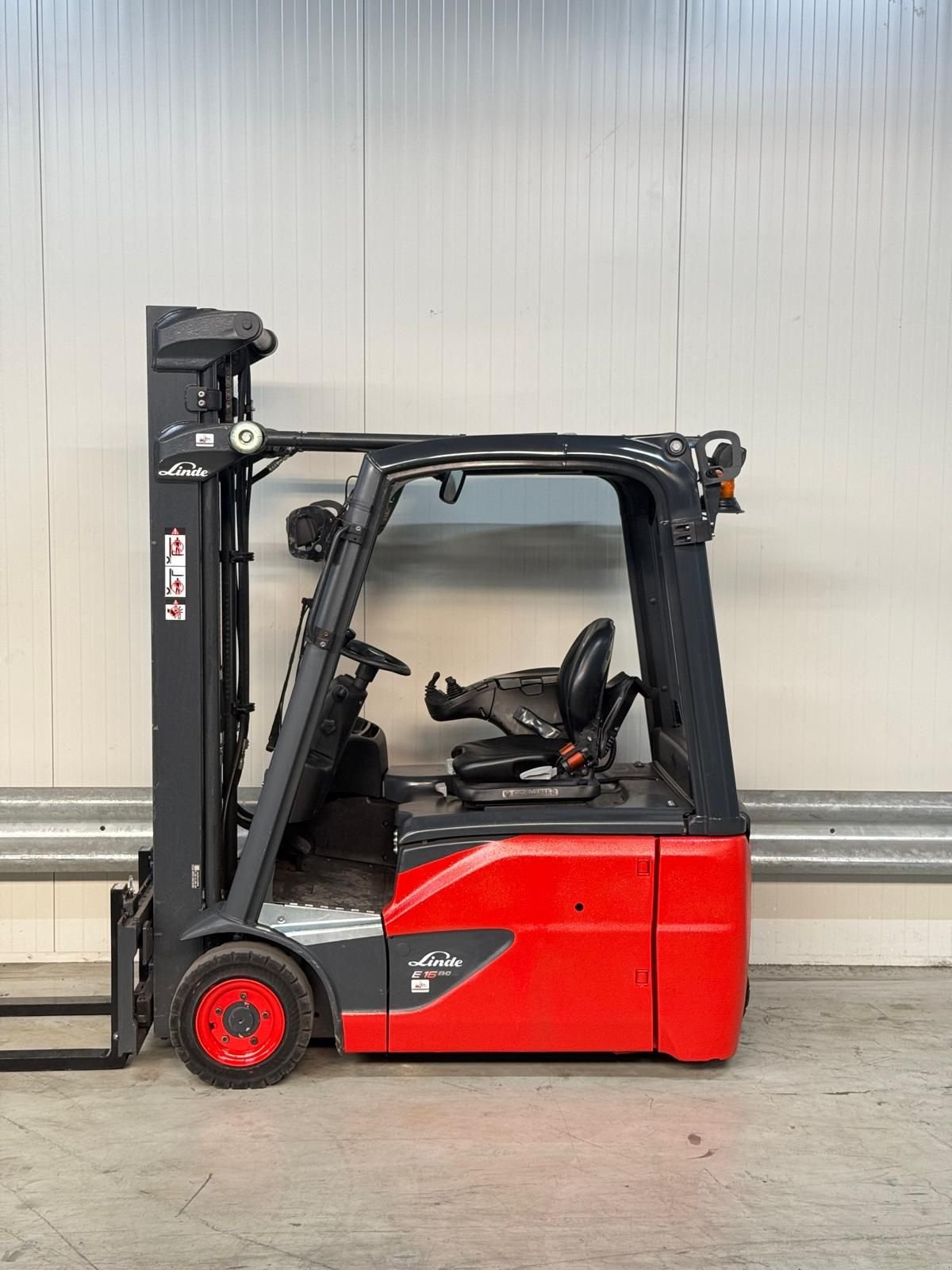 Frontstapler du type Linde E16-02, Gebrauchtmaschine en Vianen (Photo 1)