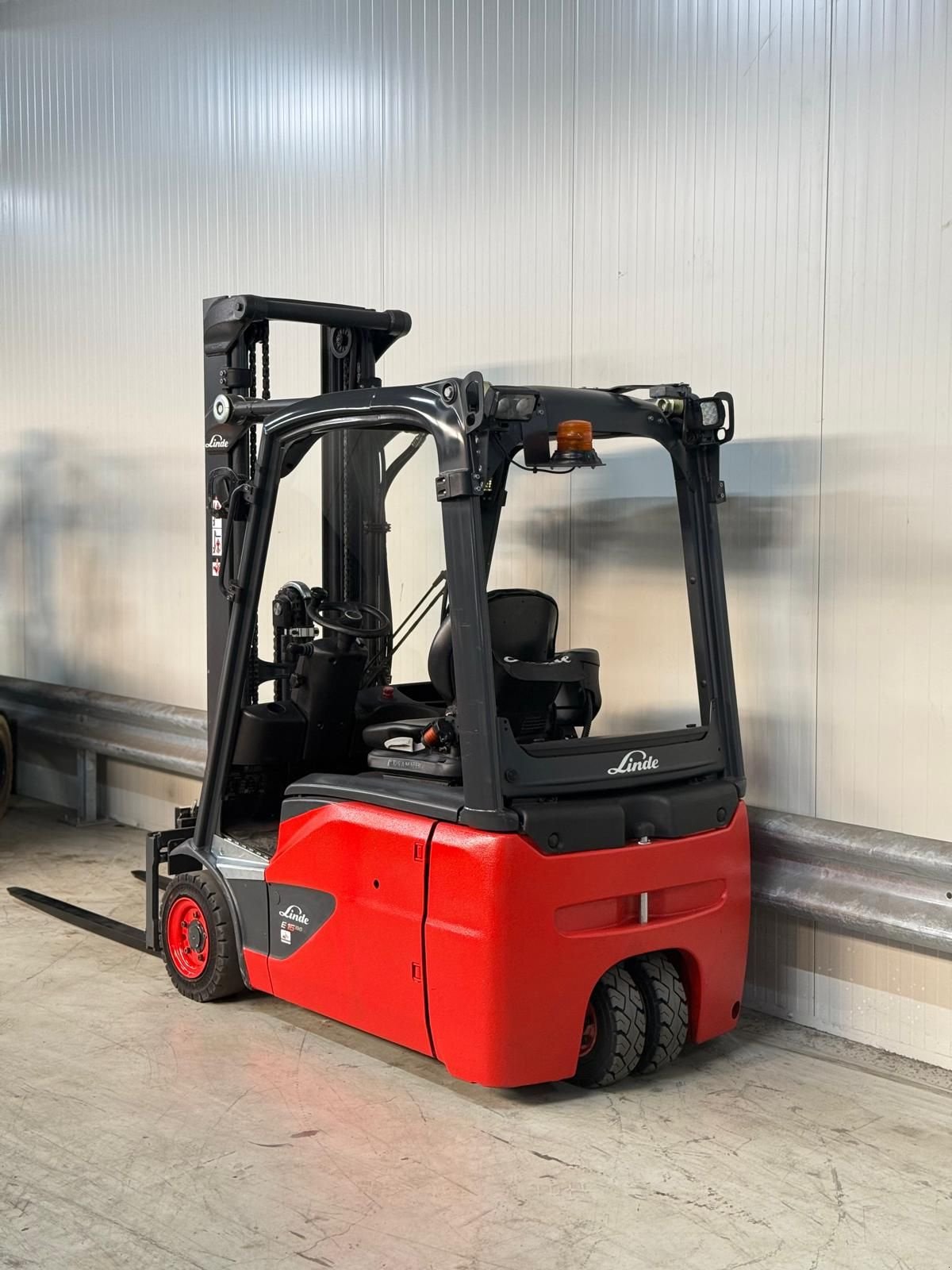 Frontstapler du type Linde E16-02, Gebrauchtmaschine en Vianen (Photo 3)