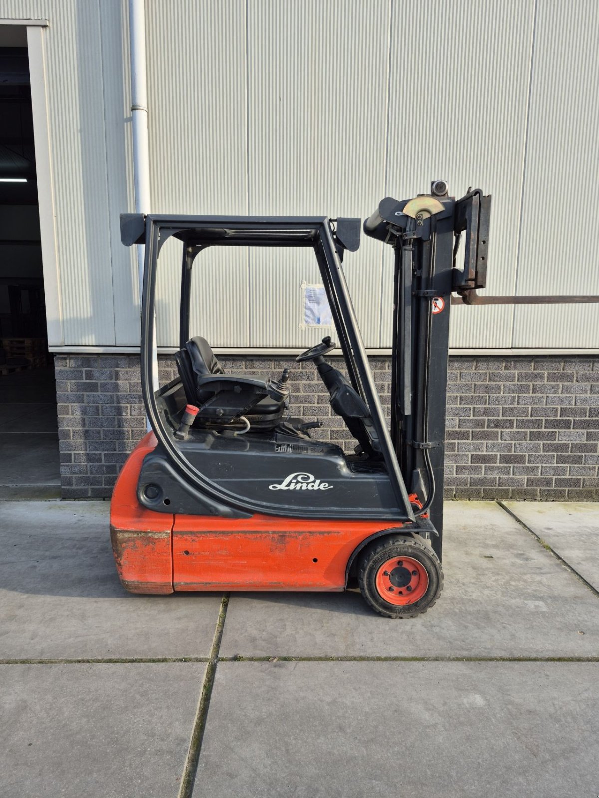 Frontstapler του τύπου Linde E16C-02, Gebrauchtmaschine σε Biddinghuizen (Φωτογραφία 4)
