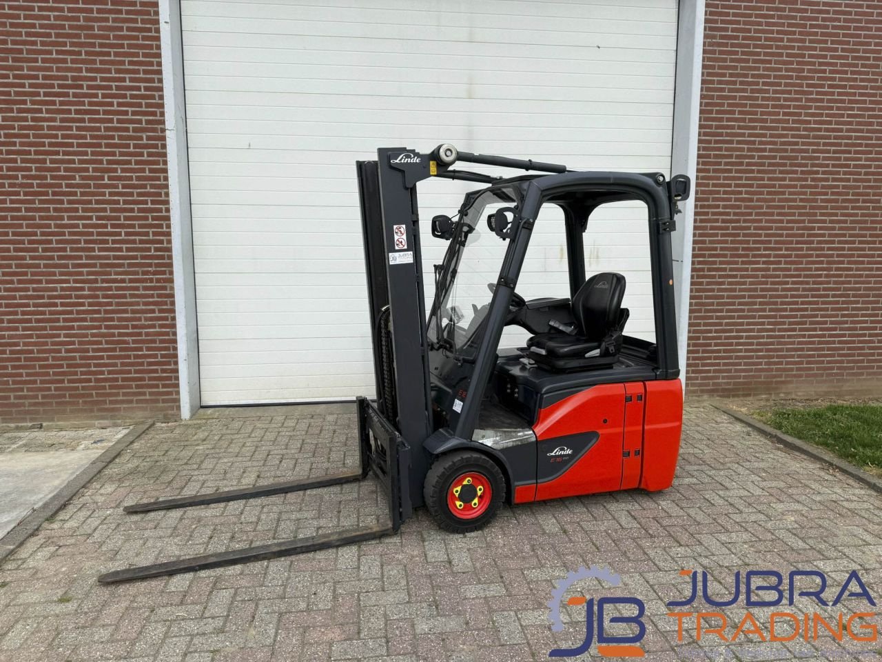 Frontstapler du type Linde E16C-02, Gebrauchtmaschine en Buggenum (Photo 1)