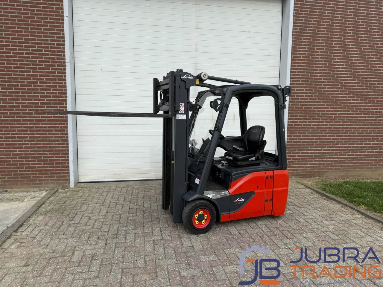 Frontstapler du type Linde E16C-02, Gebrauchtmaschine en Buggenum (Photo 5)