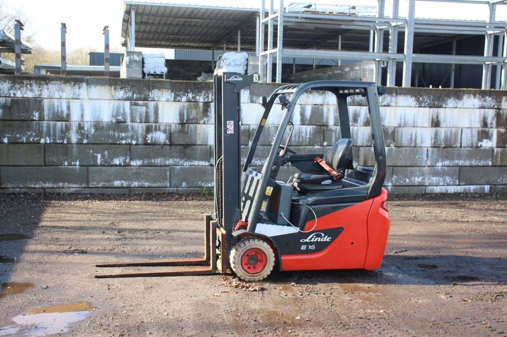 Frontstapler del tipo Linde E16C, Gebrauchtmaschine In Antwerpen (Immagine 1)
