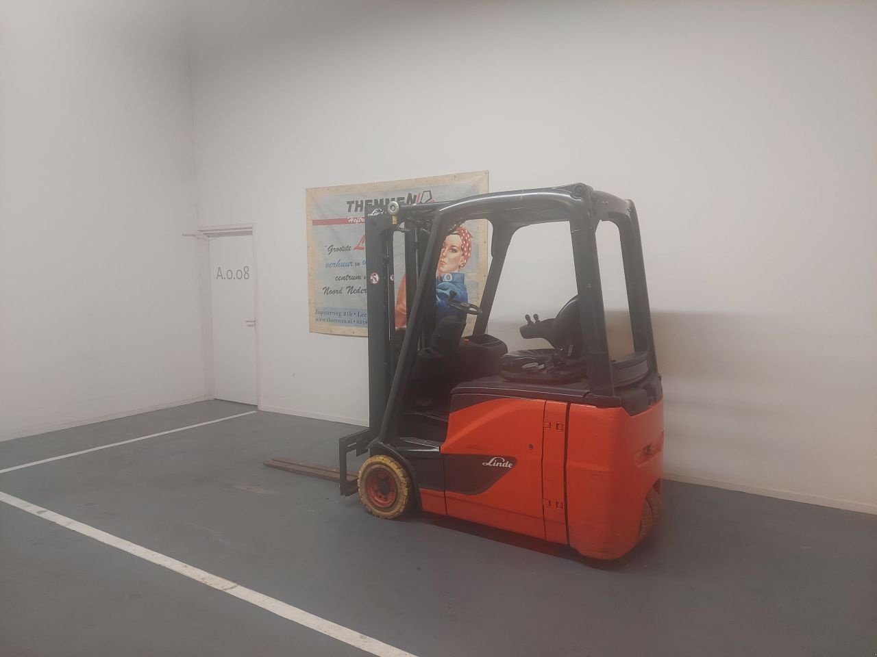 Frontstapler del tipo Linde E16H-02-386, Gebrauchtmaschine In Leeuwarden (Immagine 2)