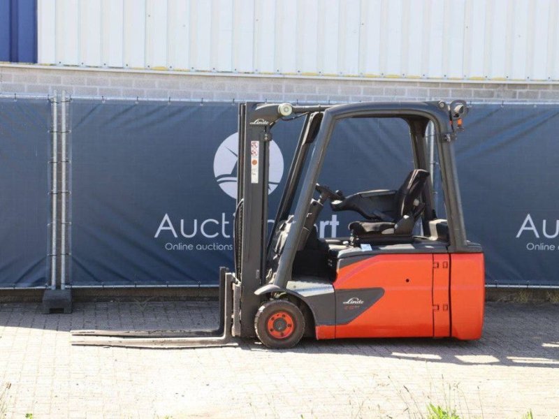 Frontstapler del tipo Linde E16L-02, Gebrauchtmaschine In Antwerpen (Immagine 1)