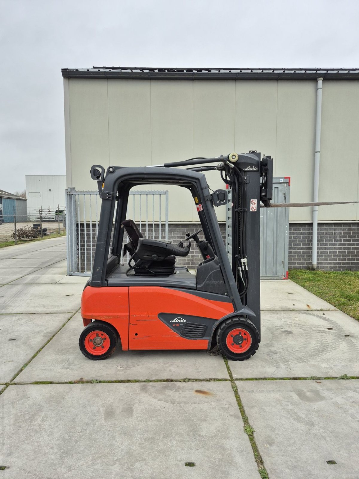 Frontstapler des Typs Linde E16P-02, Gebrauchtmaschine in Biddinghuizen (Bild 4)