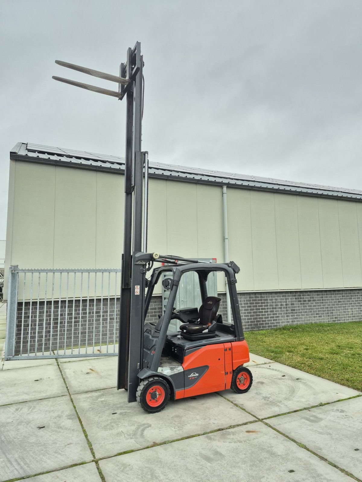 Frontstapler des Typs Linde E16P-02, Gebrauchtmaschine in Biddinghuizen (Bild 9)